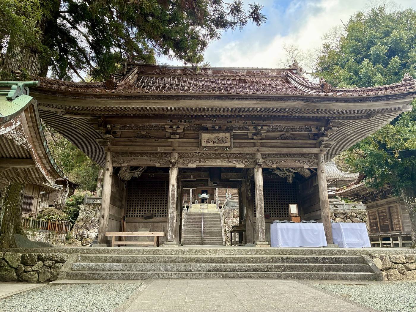 Hölzernes Tempeltor des Meiseki-ji